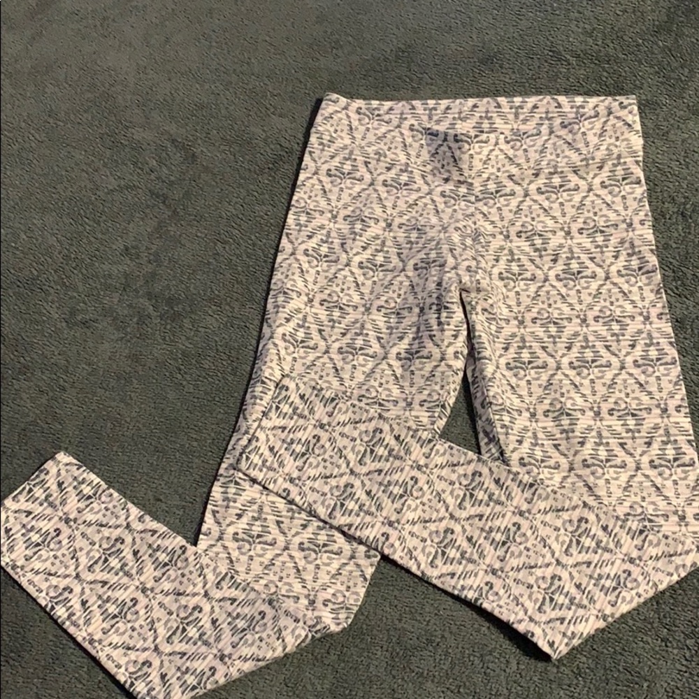 NWOT- American Eagle Sz:Medium Leggings